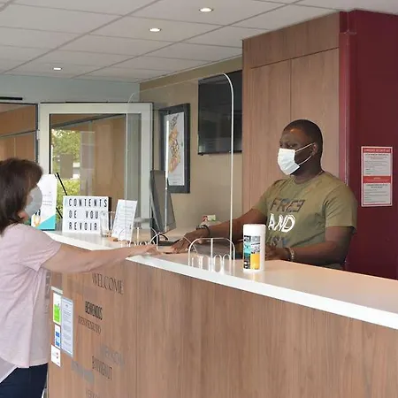 Hotel Campanile NATURE - Clermont Ferrand Le Brezet