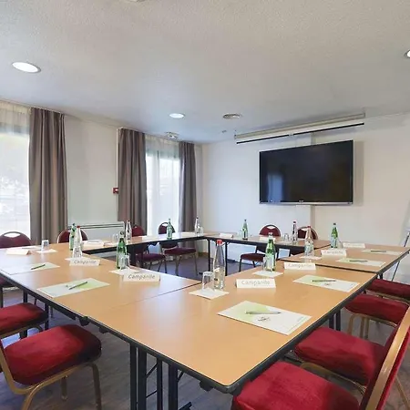 Hotel Campanile NATURE - Clermont Ferrand Le Brezet 3*