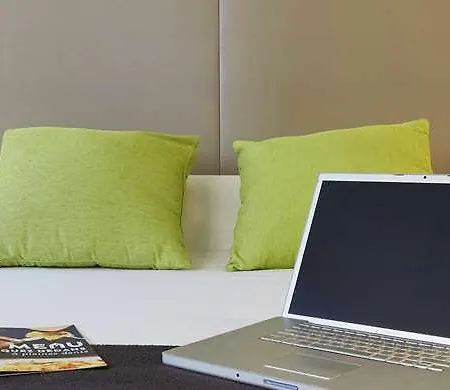 Campanile NATURE - Clermont Ferrand Le Brezet Hotel Clermont-Ferrand