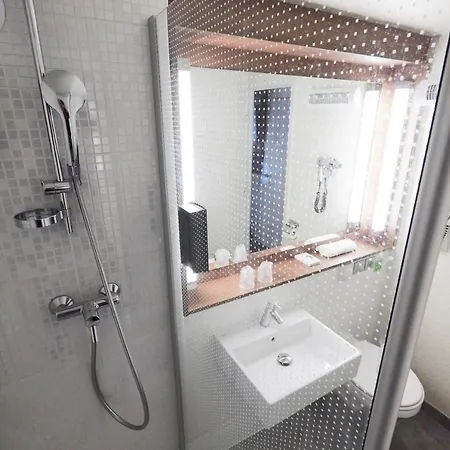 Hotel Campanile NATURE - Clermont Ferrand Le Brezet Clermont-Ferrand