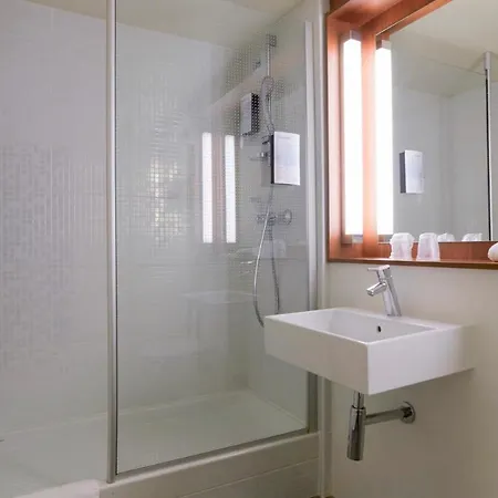 Campanile NATURE - Clermont Ferrand Le Brezet 3*