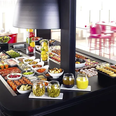 Hotel Campanile NATURE - Clermont Ferrand Le Brezet 3*