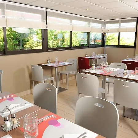 Campanile NATURE - Clermont Ferrand Le Brezet Hotel