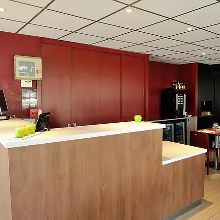 Campanile NATURE - Clermont Ferrand Le Brezet Hotel 3*