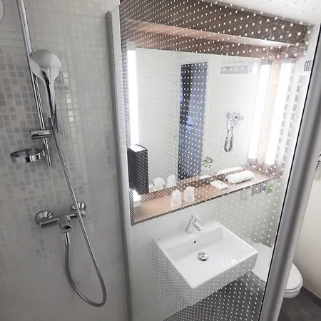 Hotel Campanile NATURE - Clermont Ferrand Le Brezet 3*