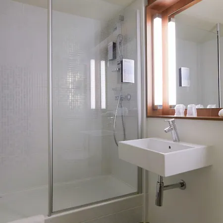 Hotel Campanile NATURE - Clermont Ferrand Le Brezet 3*