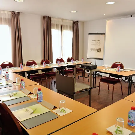 Campanile Ferrand - Le Brezet Hotel 3*