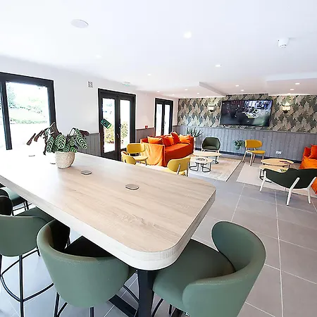 Hotel Campanile Ferrand - Le Brezet 3*