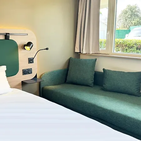 Campanile NATURE - Clermont Ferrand Le Brezet Hotel Clermont-Ferrand