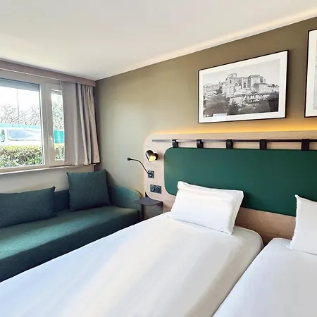 Hotel Campanile NATURE - Clermont Ferrand Le Brezet 3*