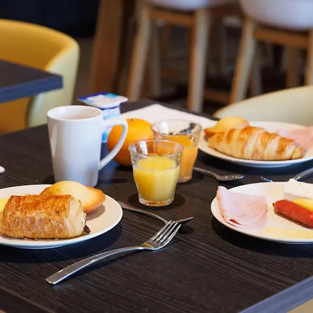 Отель Campanile Nature - Ferrand Le Brezet Клермон-Ферран