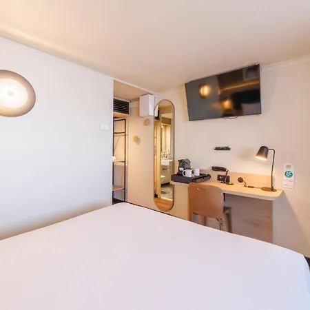 Hotel Campanile Nature - Ferrand Le Brezet 3*