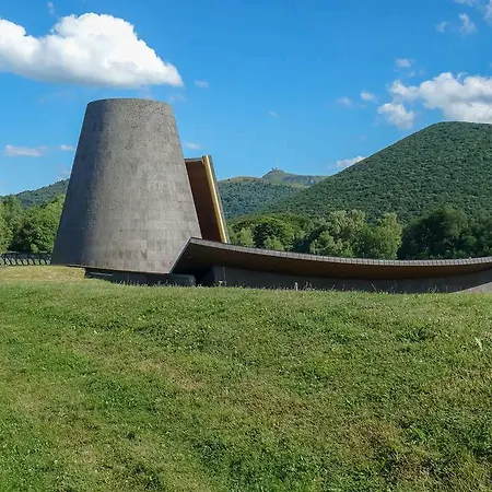 Campanile NATURE - Clermont Ferrand Le Brezet Hotel Clermont-Ferrand