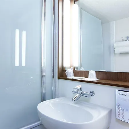 Hotel Campanile Ferrand - Le Brezet 3*