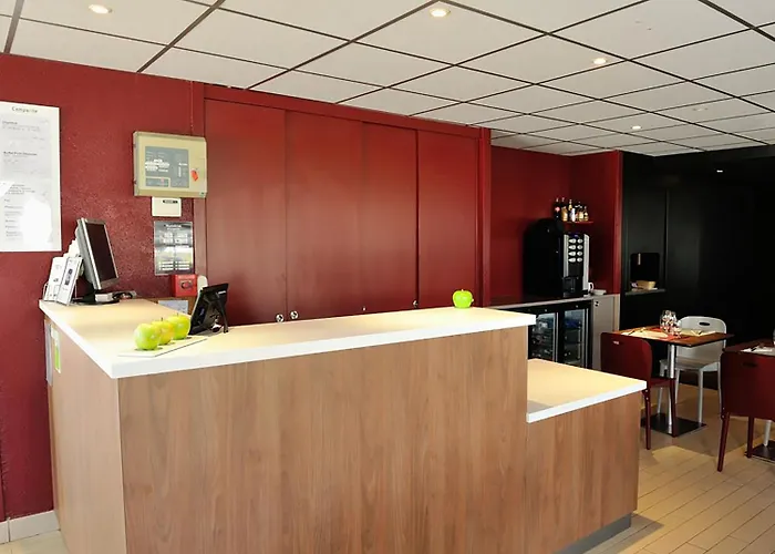 Campanile Nature - Ferrand Le Brezet Отель 3*