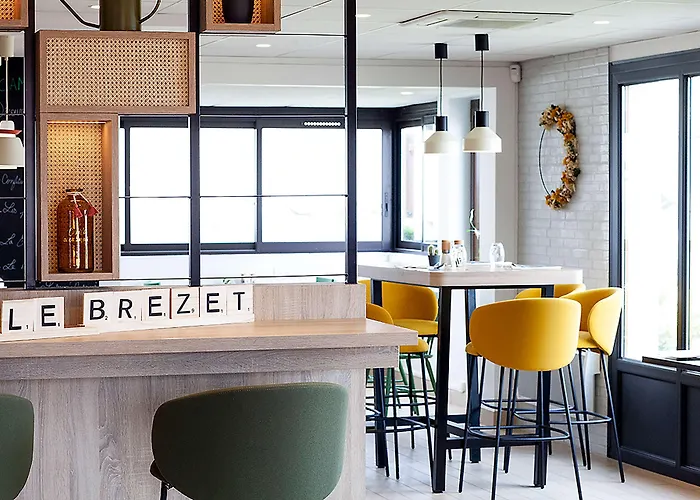 Hotell Campanile Nature - Ferrand Le Brezet