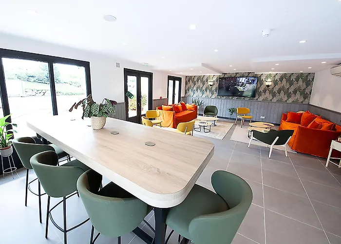 Hotel Campanile Nature - Ferrand Le Brezet 3*