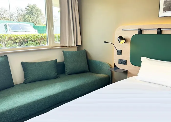 Hotell Campanile Nature - Ferrand Le Brezet