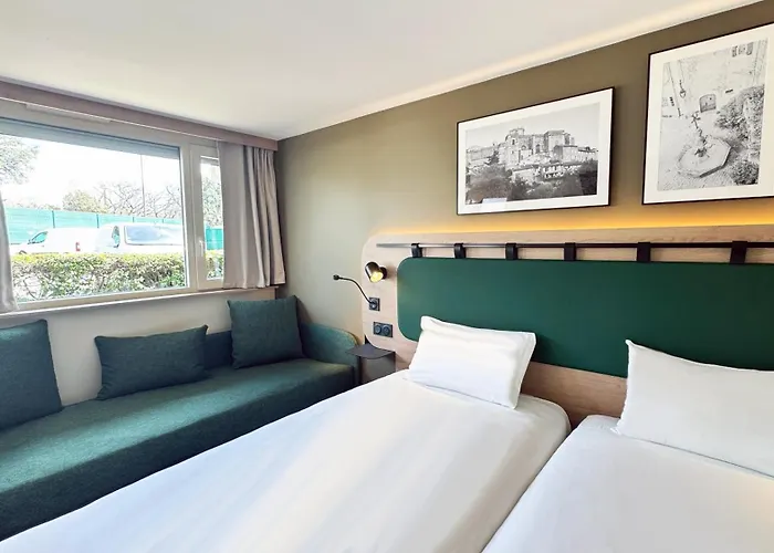 Отель Campanile Nature - Ferrand Le Brezet 3*