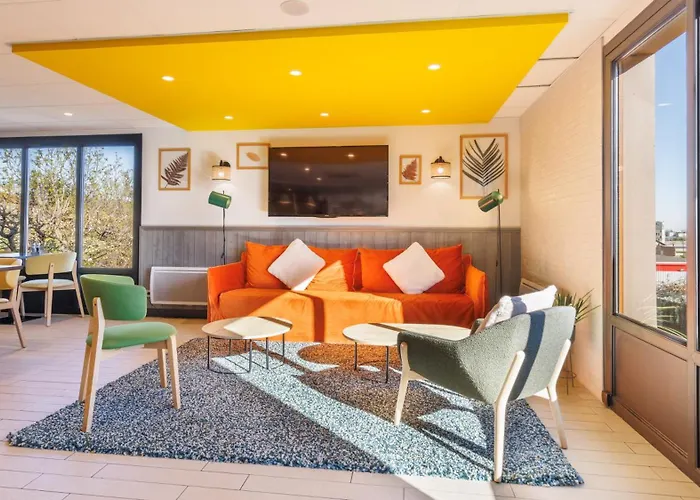 Отель Campanile Nature - Ferrand Le Brezet Клермон-Ферран