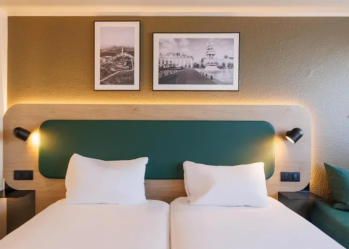 Campanile Nature - Ferrand Le Brezet Отель