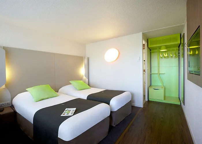 Hotell Campanile Nature - Ferrand Le Brezet