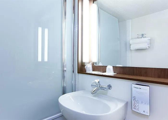 Hotell Campanile Nature - Ferrand Le Brezet 3*